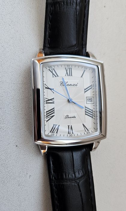 Zegarek kwarcowy 33x39 mm