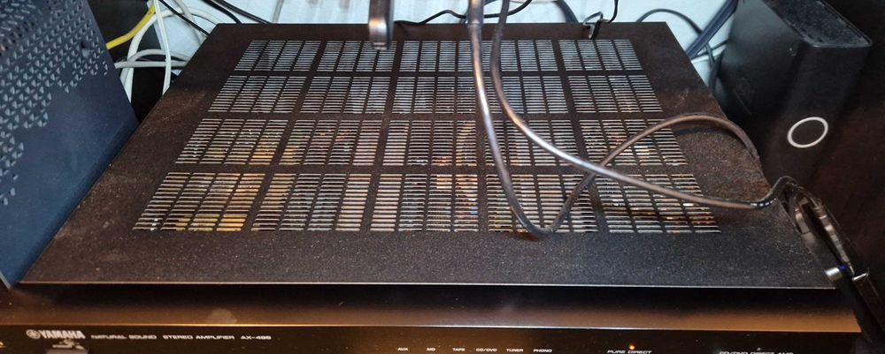 Amplificador Stereo Yamaha AX-496 com entrada PHONO + Comando