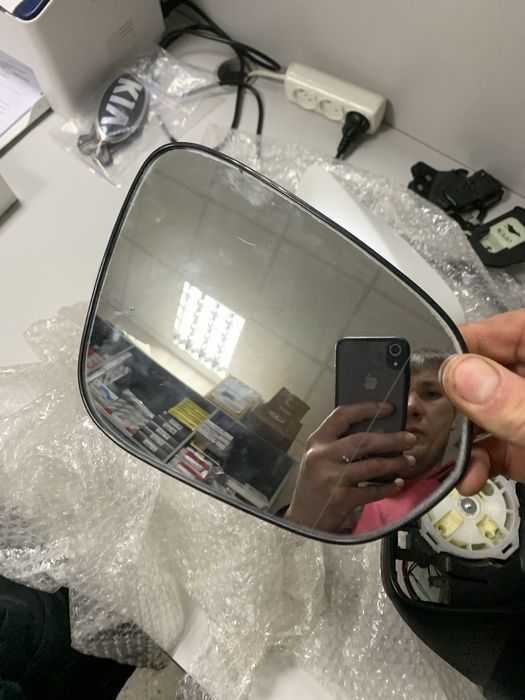 Продам правое зеркало по частям lexus nx 2016 год