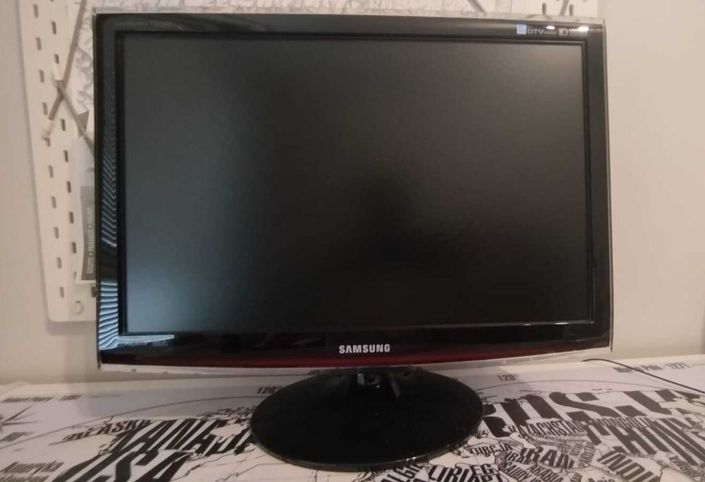 Zestaw komputerowy: komputer stacjonarny + monitor - Windows 10