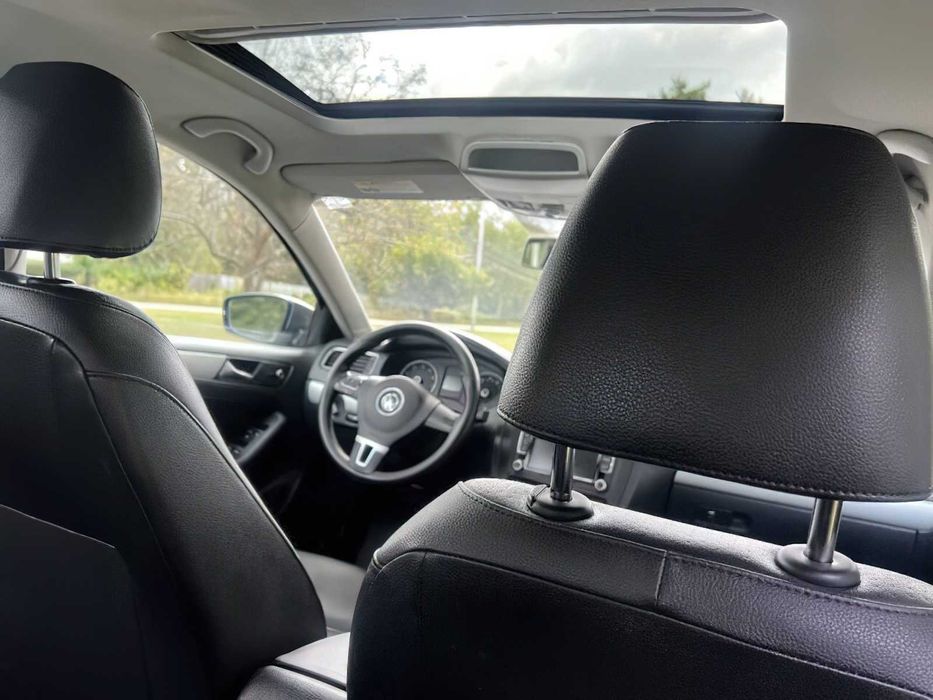 Volkswagen Jetta      2013