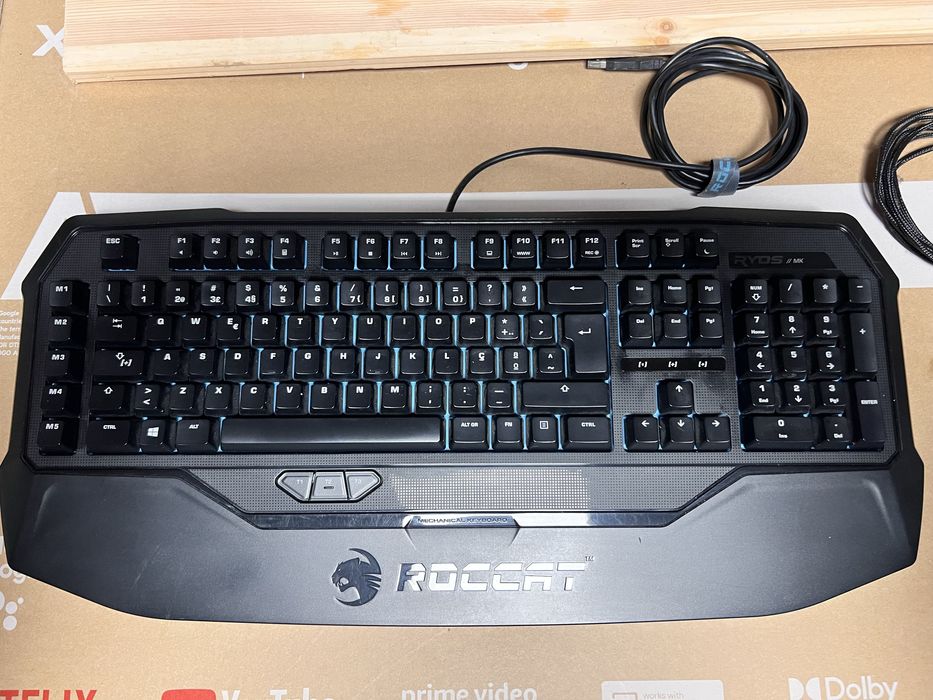 Teclado mecanico gaming ROCCAT oferta do rato