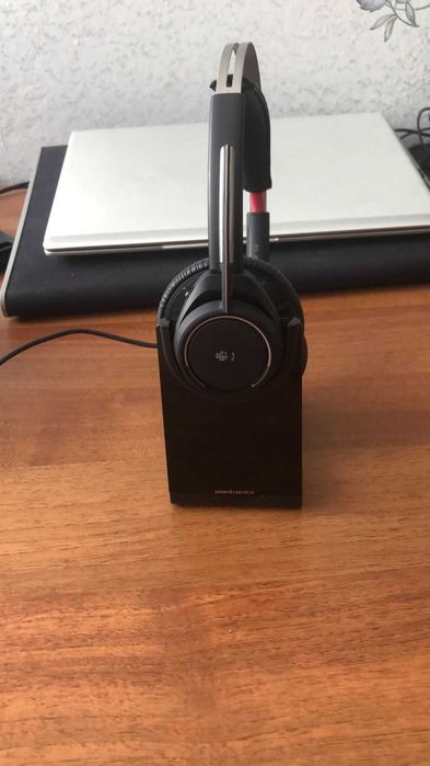 бездротова гарнітура Plantronics Voyager Focus UC B825