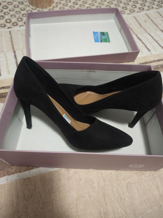 Sapato de tacão fino