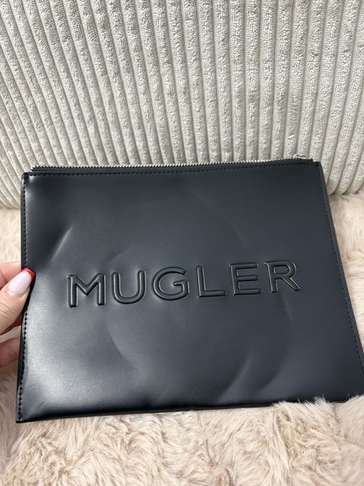 czarna kosmetyczka Mugler