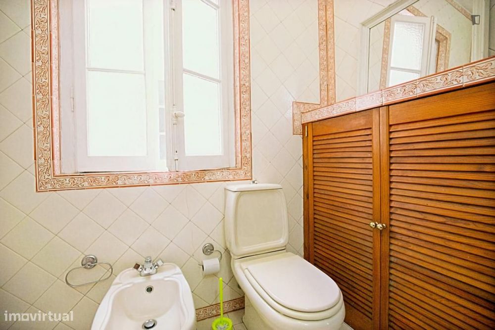 Quarto - localizado em Picoas Lisbon