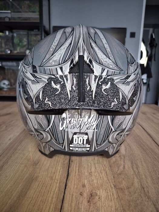 Kask motocyklowy integralny Icon Domain Grand Maw