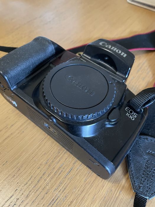 Canon EOS 100 - Câmara analógica