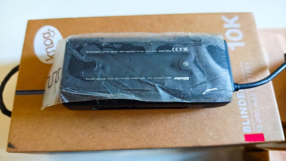 KNOG BLINDER E1300 + 2x Powerbank KNOG 10000 + uchwyt