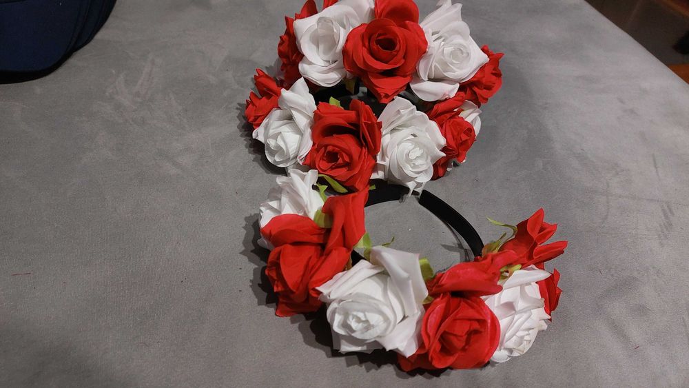 Nowa opaska wianek biało-czerwone róże z listkami Polska 1 sztuka