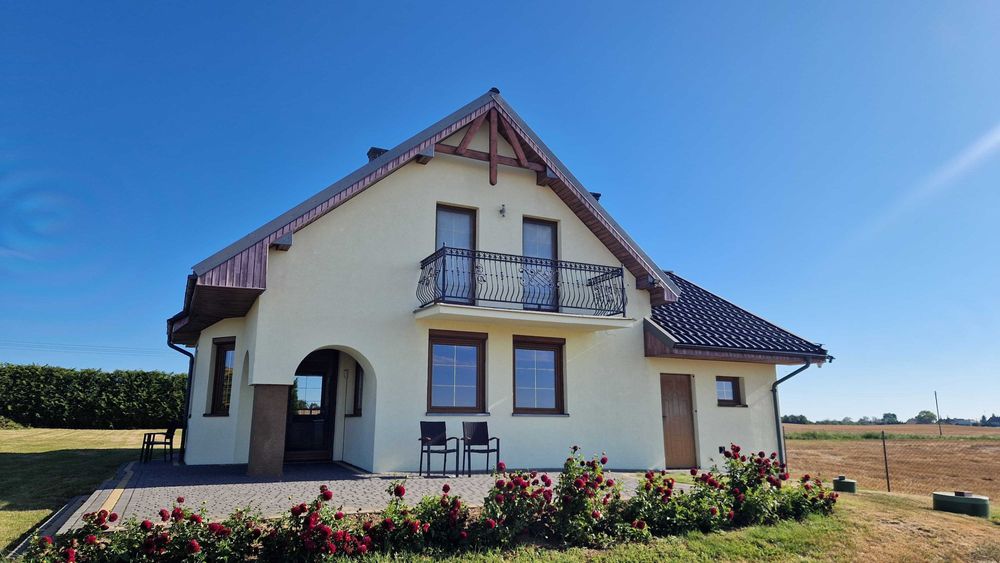 Dom położony w spokojnej okolicy z dużą działką  z dojazdem asfaltowym