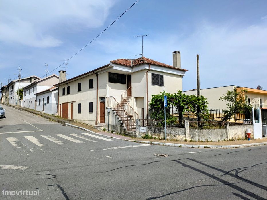 Chaves , Santa Cruz Possibilidade Alterar Para Apartamentos — Santa Cruz/trindade E Sanjurge, Vila Real