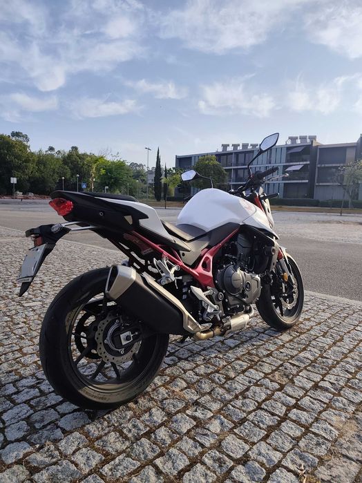 Honda CB 750 Hornet irrepreensível