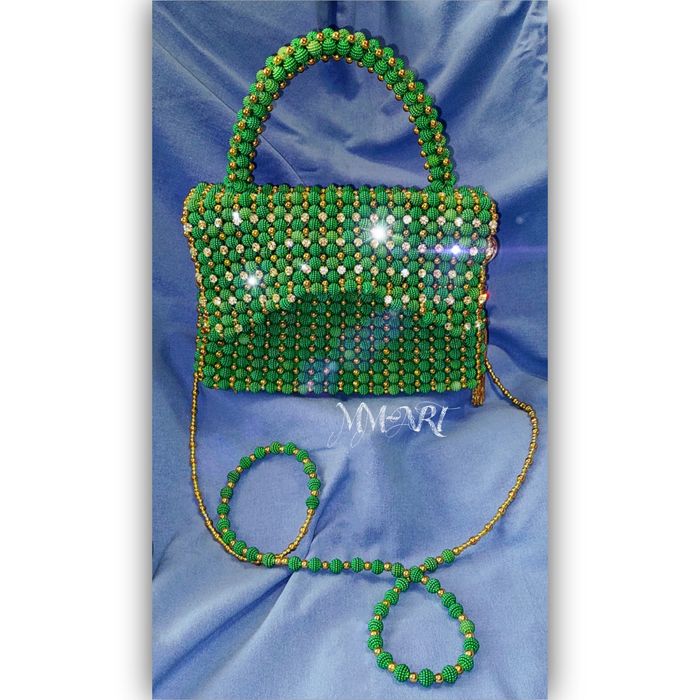 Torebka z koralikow, kuferek