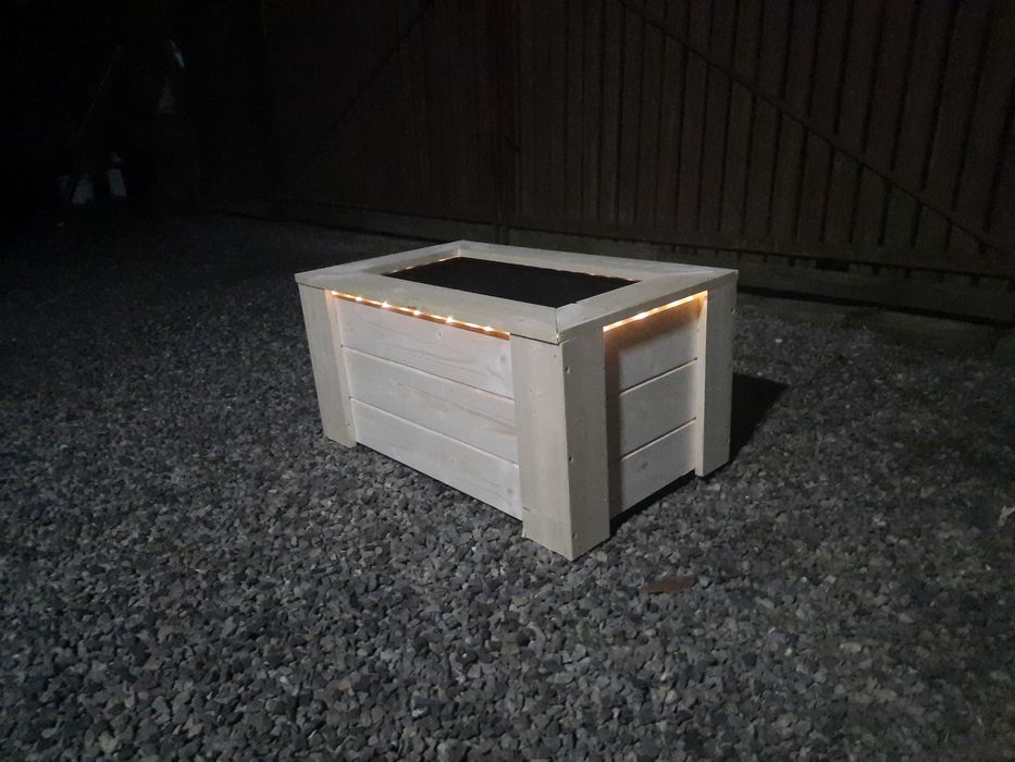 Drewniana donica led