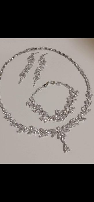 Zestaw biżuterii ślubnej w srebrnym kolorze
