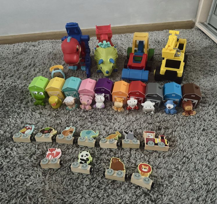 Іграшки, розвтваючі іграшки, динозаври