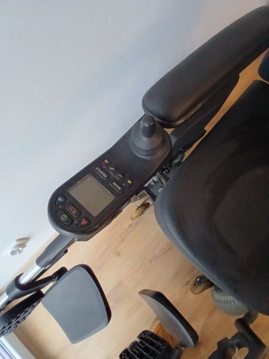 Wózek inwalidzki elektryczny