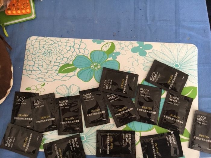 Máscara Pilaten anti-poros preta selada e nova