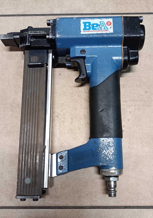 Zszywacz, pistolet, taker, tracker BEA 92/32-612, stan BDB po serwisie