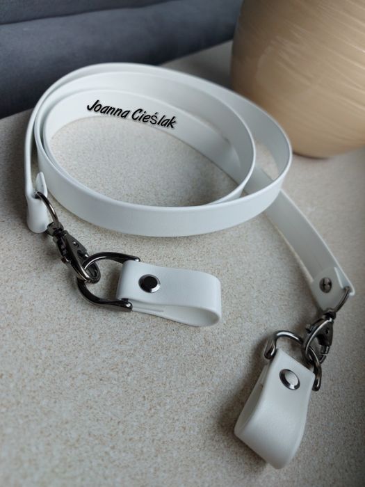 BIAŁY/LATTE Nowy eco pasek+CZARNE OKUCIA+zaczepy do obag moon chase