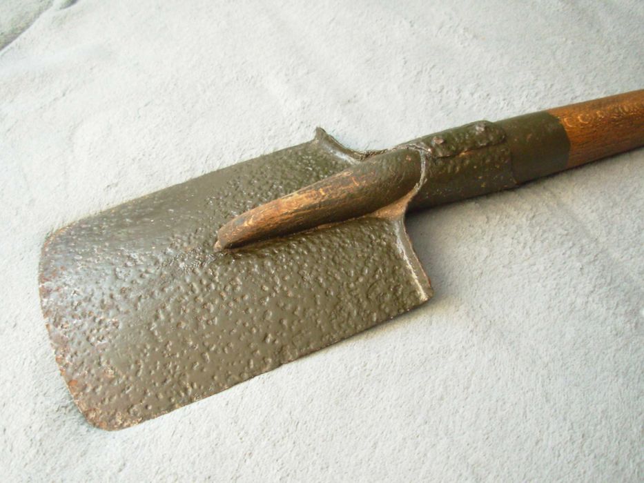 Stara sowiecka saperka II W.Ś.