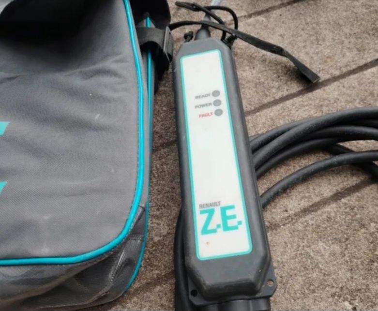 Zoé  1 e 2 as pecas, bateria 52 kws disponível