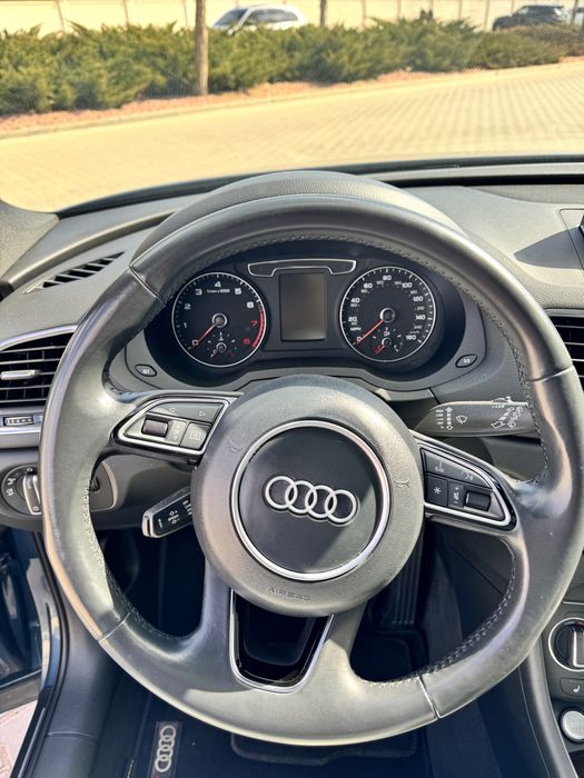 Audi q3  S  line