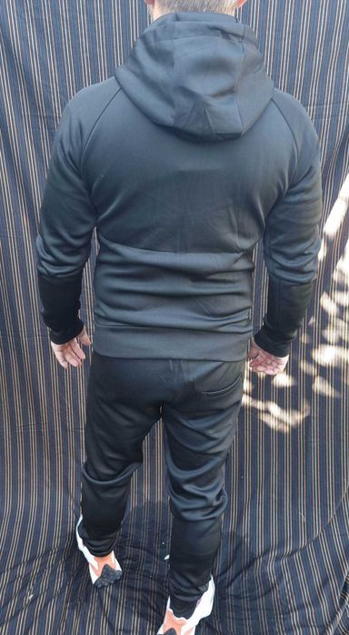 Fato de treino todo bordado slim fit