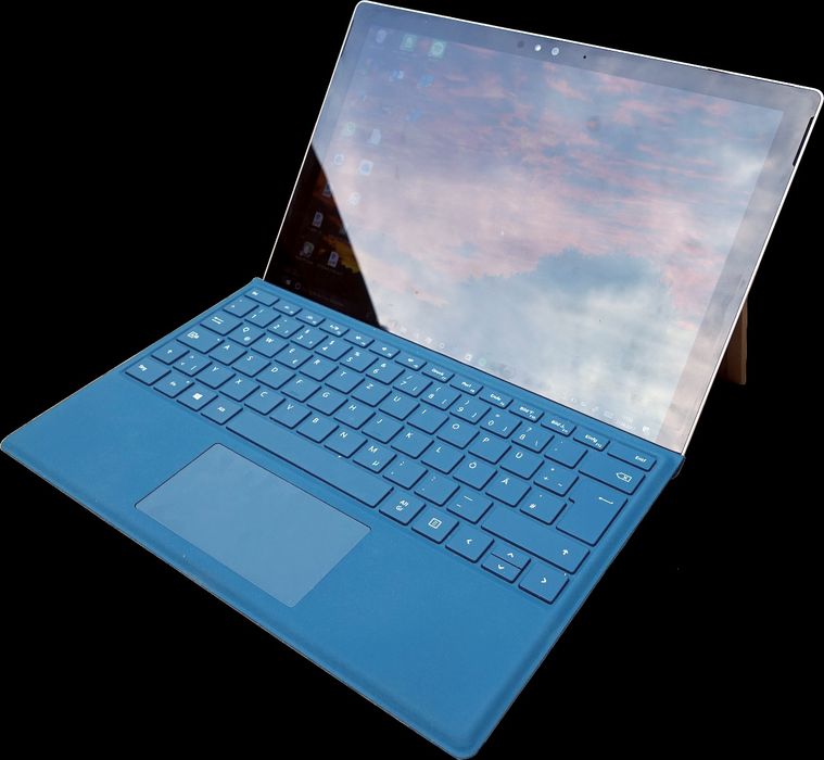 Microsoft Surface Pro 4 - 8gb. 256gb ssd. i5 НЕ ВМИКАЄТЬСЯ +справна плата донор