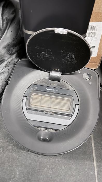 Aspirador iRobot Roomba S9+  Com Estação de Auto-Esvaziamento