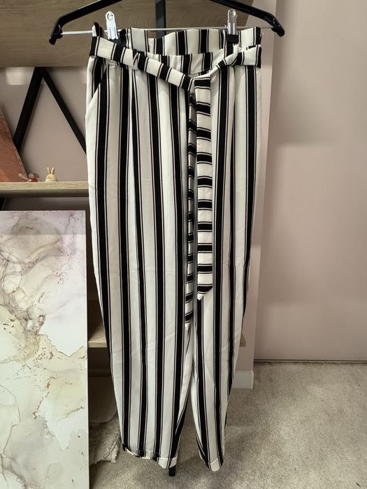 Штани у смужку Pull&Bear