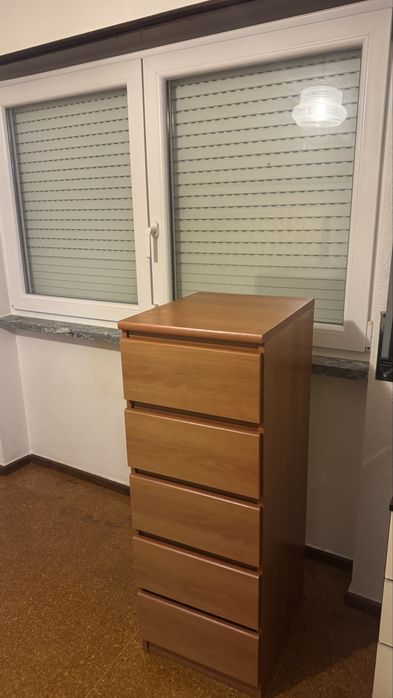 Movel com prateleiras de roupa interior