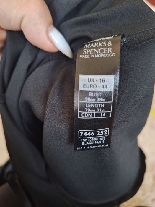 Продам нарядну  сукню