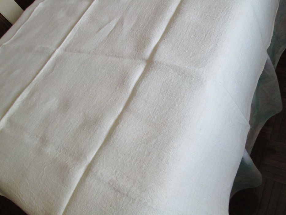 colcha e 12 lençois em linho artesanal novos, do sec. XIX e XX