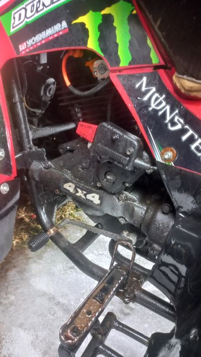 Honda Big Red 300 4x4 -Silnik