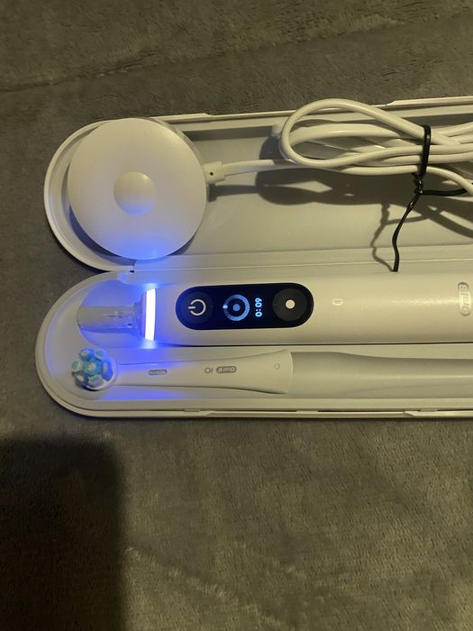 Escova de dentes  oral B io como nova