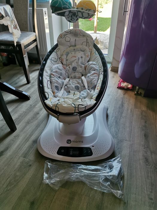 Заколисуючий центр 4moms