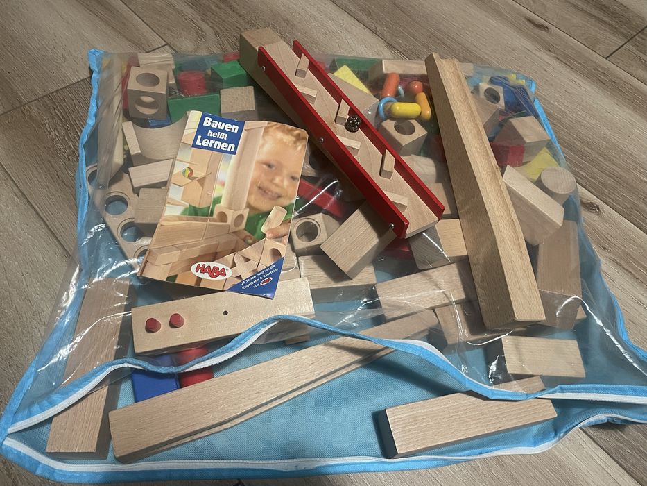 Klocki drewniane HABA – tor na kulki + dodatkowe kolorowe klocki