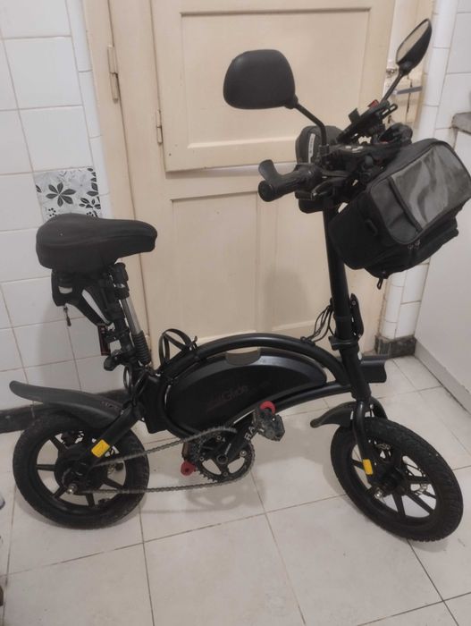 Trotineta elétrica com acessórios