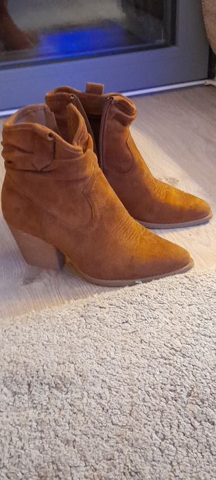 Botins em camurça