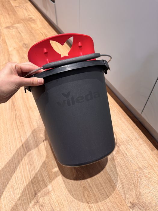 Mop Vileda Ultramax Płaski Zestaw z Wiadrem Wyciskaczem Czarno Czerwony