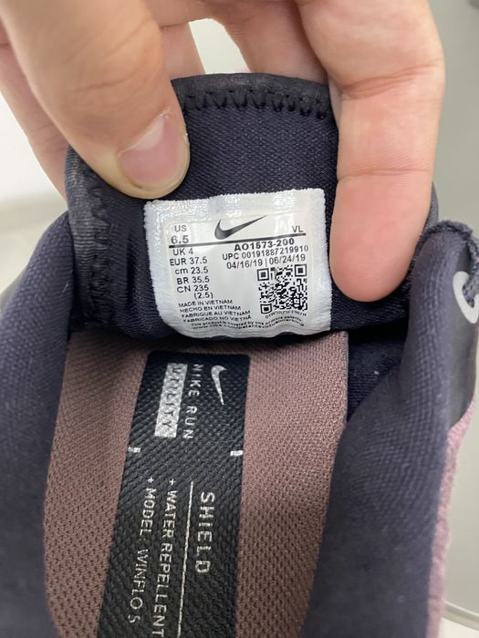Оригінал кросівки  Nike Air Zoom Winflo 5 Run Shield розмір 37,5 (L16)