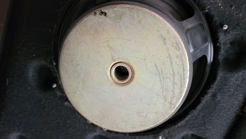 4 głośniki z tylną półką samochodową lub na odwrót