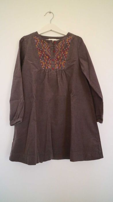 Vestido de bombazine com bordados