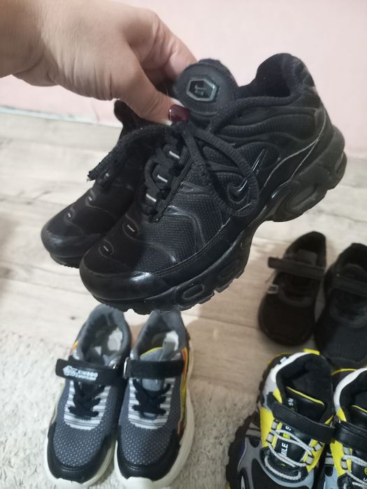 Продам кроссовки на мальчика