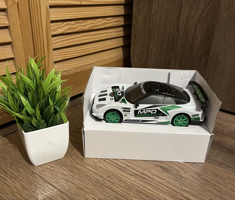 Дрифт машинка на радеокеруванні