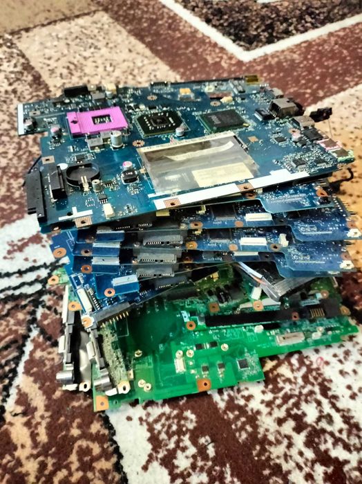 Ноутбуки на запчастини
