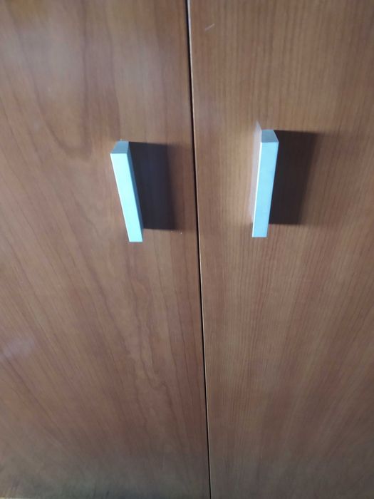 Guarda-fatos de duas portas em madeira