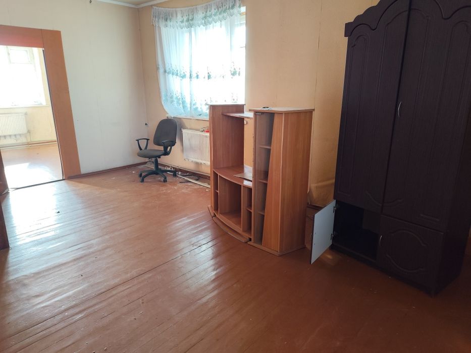 Продам будинок з зручностями іБомбосховищем,5 кімнат